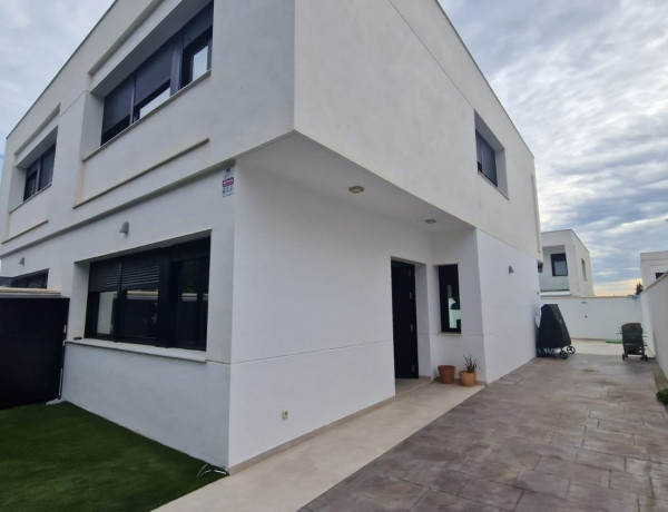 Chalet pareado en venta en calle Haya