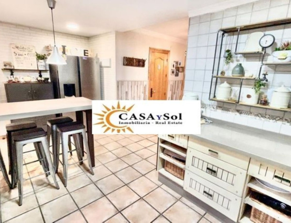 Chalet adosado en venta en calle San Alberto