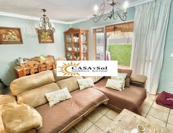 Chalet adosado en venta en calle San Alberto