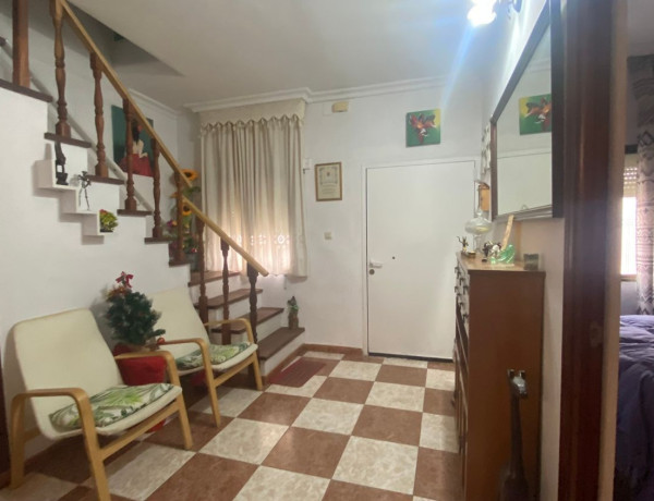 Chalet adosado en venta en Camas