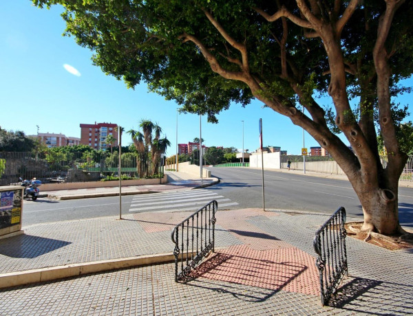 Alquiler de Local en calle Diamantino García Acosta