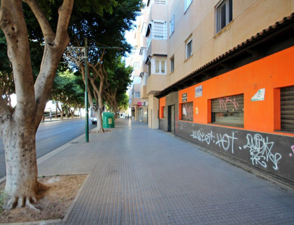 Local en venta en calle Diamantino García Acosta