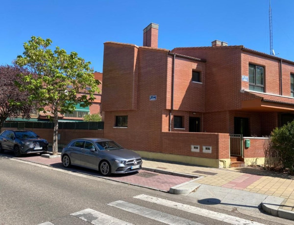 Chalet pareado en venta en calle de la Armuña