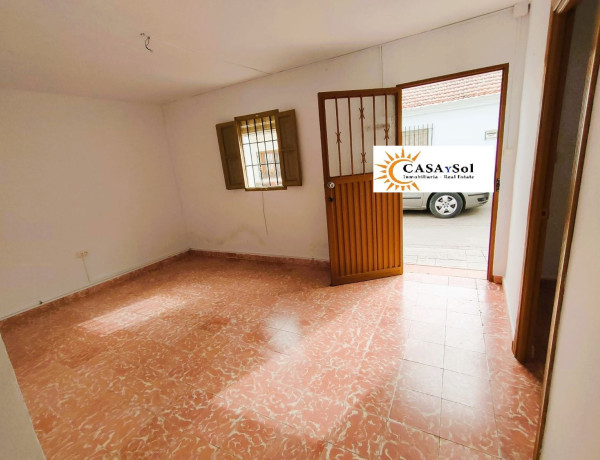 Chalet adosado en venta en calle Juan Carlos I