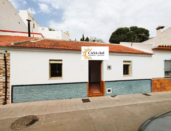 Chalet adosado en venta en calle Juan Carlos I