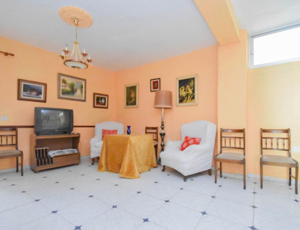 Chalet adosado en venta en calle Sevilla, 4