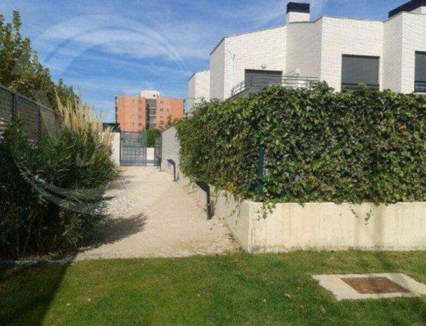 Chalet adosado en venta en calle J. Sebastián Bach