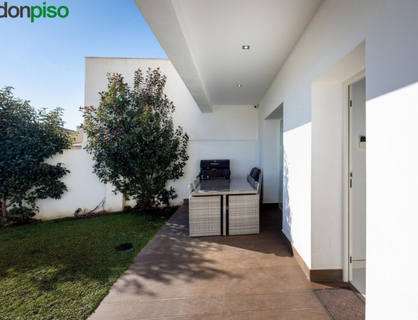 Chalet adosado en venta en calle Siete Lagunas