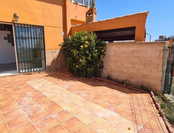 Chalet adosado en venta en calle Anemona, 15