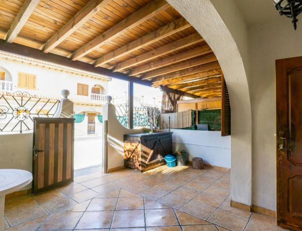 Casa o chalet independiente en venta en calle Tribunas