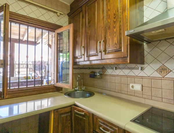 Casa o chalet independiente en venta en calle Tribunas