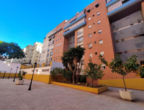 Piso en venta en avenida General López Domínguez, 6