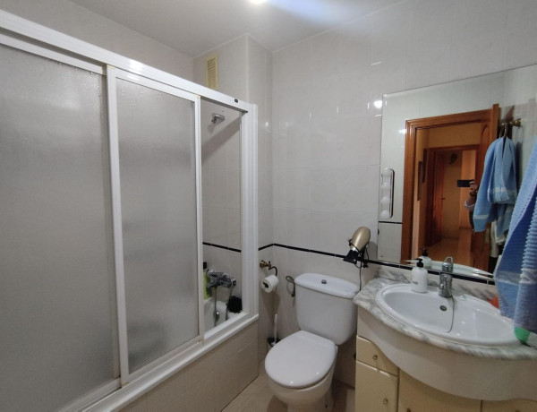 Piso en venta en avenida General López Domínguez, 6