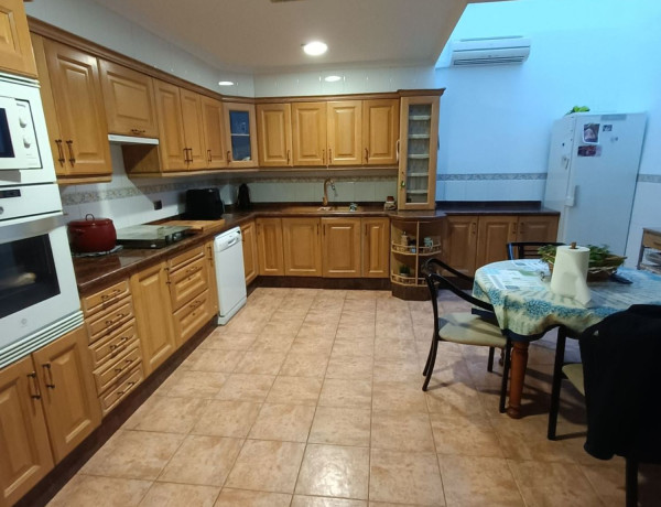 Chalet adosado en venta en Zona Llombai