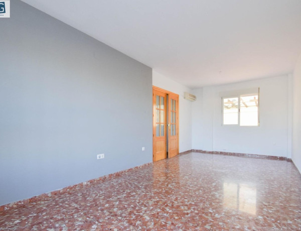 Chalet adosado en venta en calle rio ebro