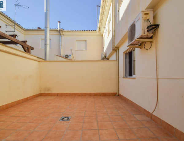 Chalet adosado en venta en calle rio ebro