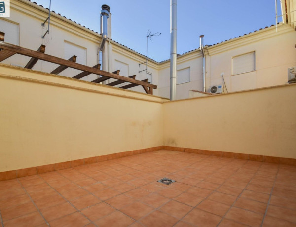 Chalet adosado en venta en calle rio ebro