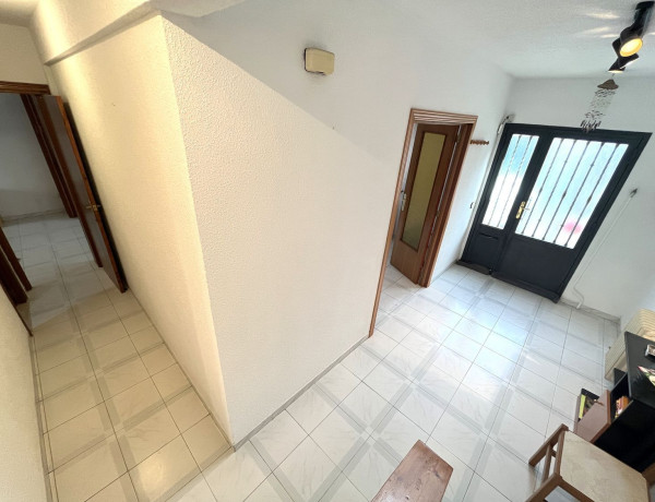 Chalet adosado en venta en calle Cervantes