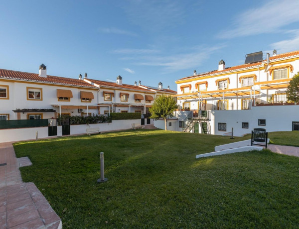 Chalet adosado en venta en Cajar