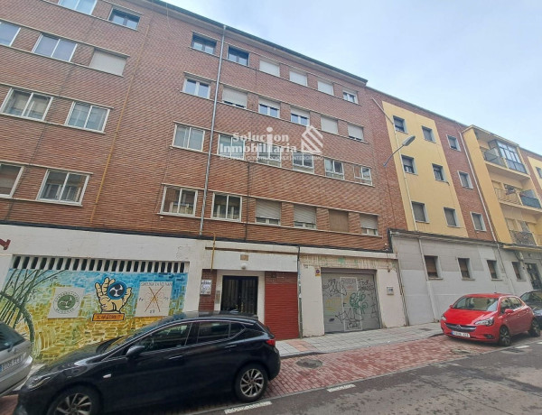 Piso en venta en calle Gómez Arias, 9