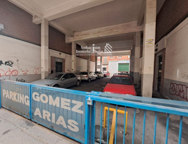 Piso en venta en calle Gómez Arias, 9