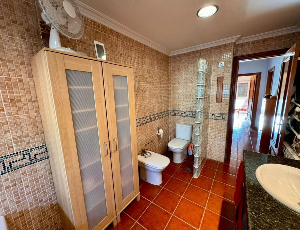 Chalet adosado en venta en calle Doctor Cristóbal Urrea Acosta