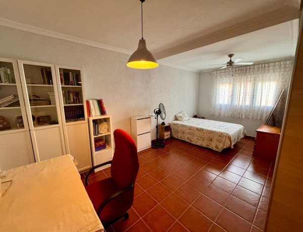 Chalet adosado en venta en calle Doctor Cristóbal Urrea Acosta