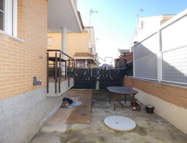 Chalet adosado en venta en agustin rodriguez sahagun