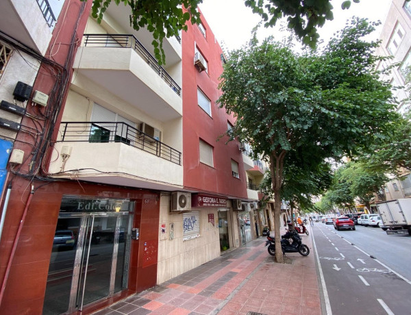 Piso en venta en calle Hermanos Pinzón, 68