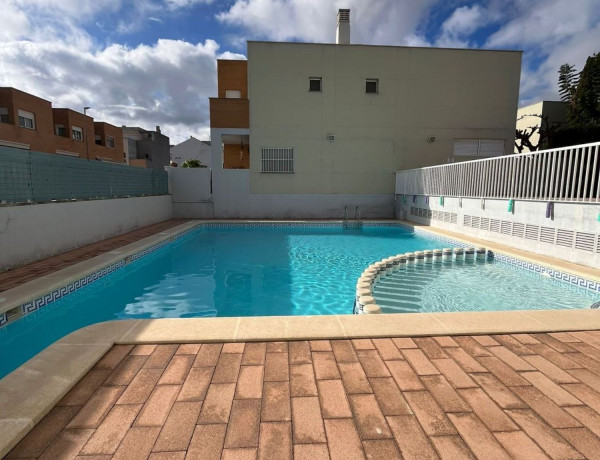 Chalet adosado en venta en calle Llevant, 7