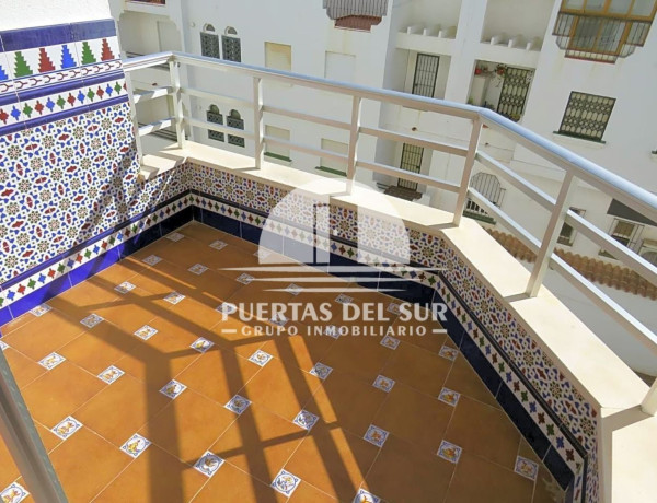 Piso en venta en calle Lora del Río, 2