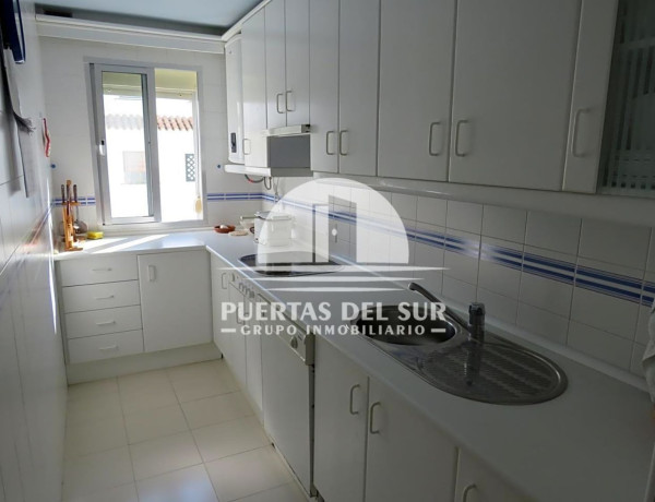 Piso en venta en calle Lora del Río, 2