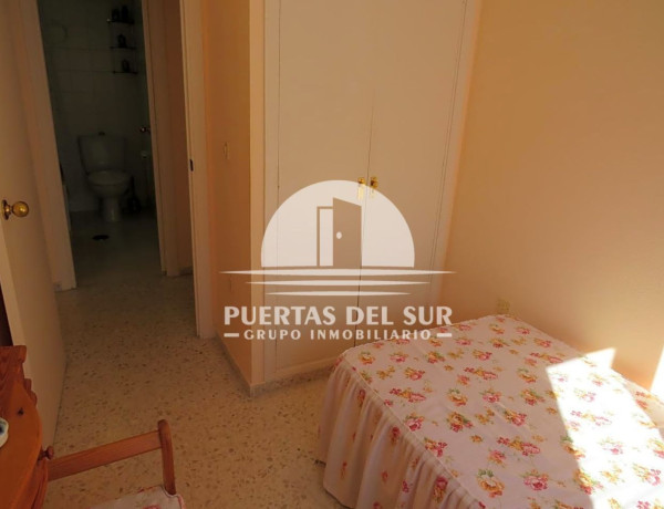 Piso en venta en calle Lora del Río, 2