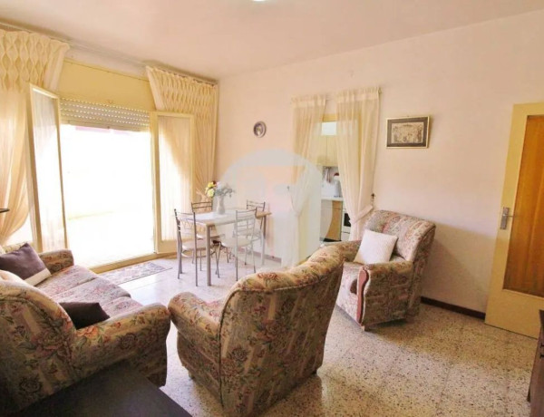 Piso en venta en avenida del Vuit de Març