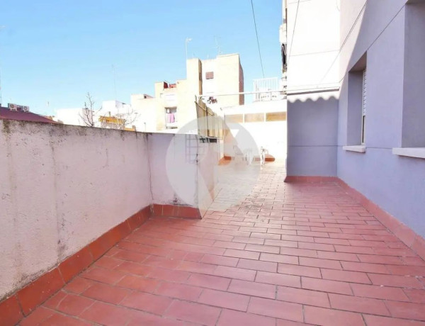 Piso en venta en avenida del Vuit de Març