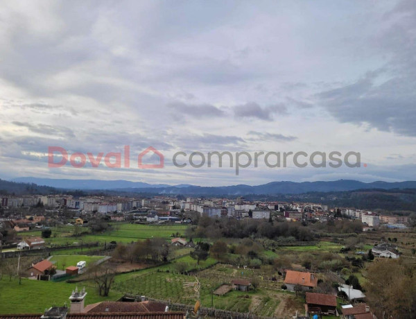 Chalet adosado en venta en Ponteareas