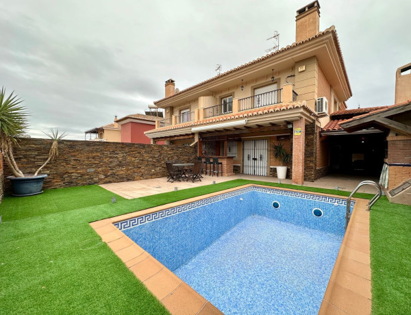 Chalet adosado en venta en ronda de Poniente