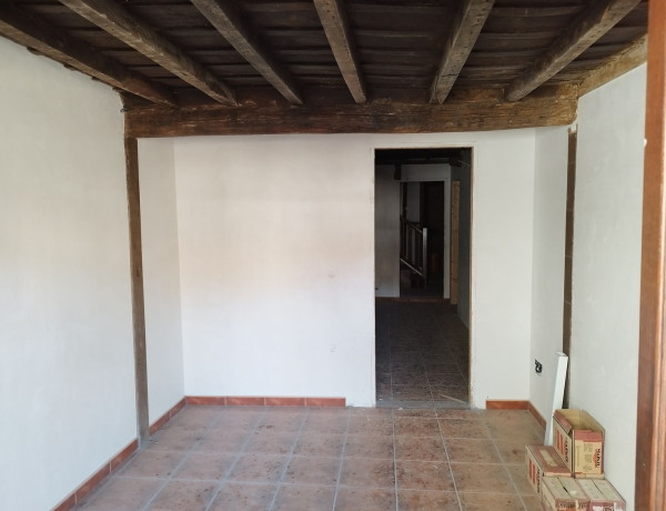 Edificio de uso mixto en venta en Calzada