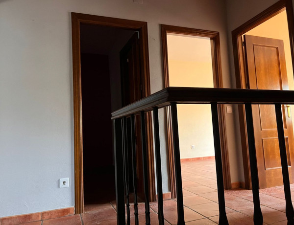 Chalet adosado en venta en CL Revoltosa, 21