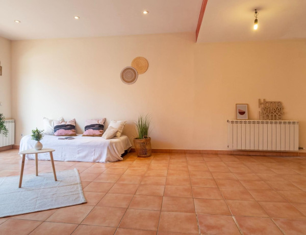 Chalet adosado en venta en calle empuries