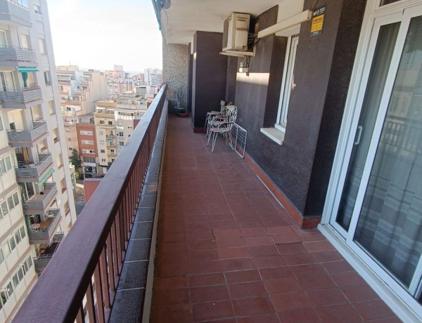 Piso en venta en calle Castellvell