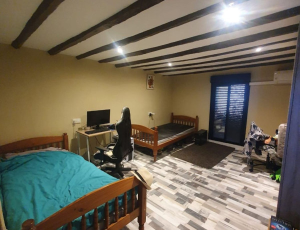 Chalet adosado en venta en calle San Luis