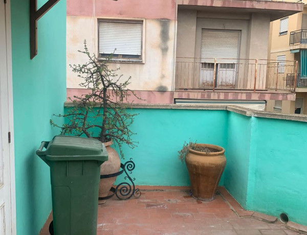 Edificio de uso mixto en venta en calle Cánovas del Castillo