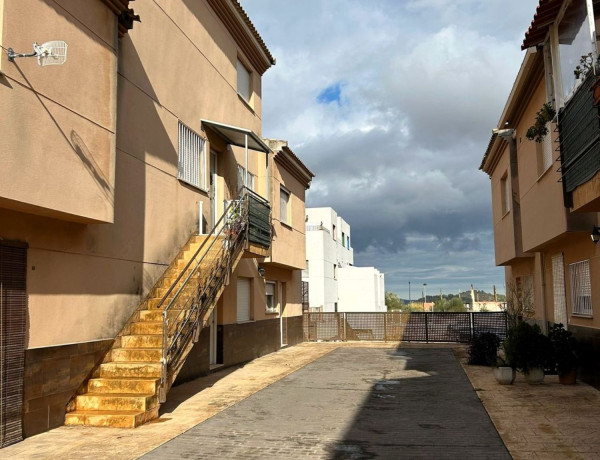 Chalet adosado en venta en Entre las calles Avenida Beasco Ibanes