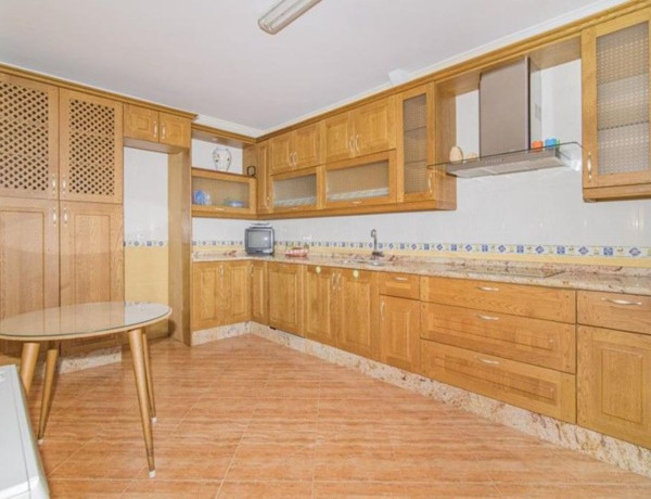 Chalet adosado en venta en calle Duque De San Pedro, 46