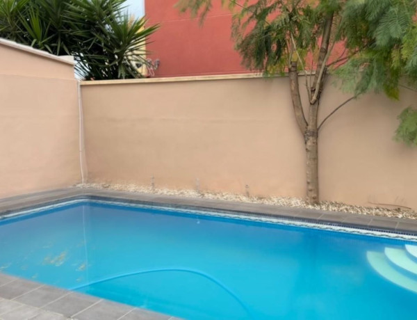 Chalet adosado en venta en calle Tarongers