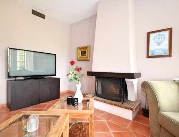 Chalet adosado en venta en Los Naranjos