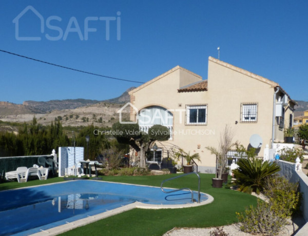 Estupenda casa con 5 dormitorios y piscina privada, Fortuna