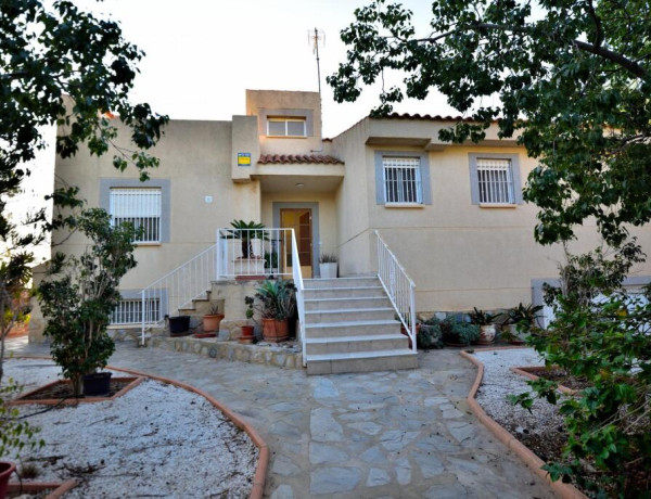 Chalet con vistas panorámicas del litoral Alicantino.