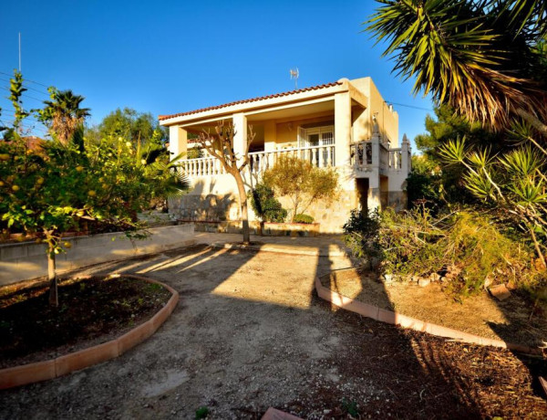 Chalet con vistas panorámicas del litoral Alicantino.